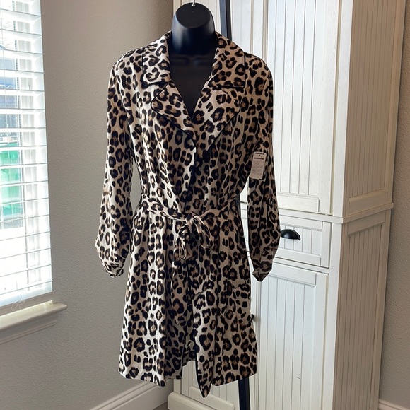Jennifer Lopez Jackets & Blazers - COPY - Beautiful leopard print trench coat